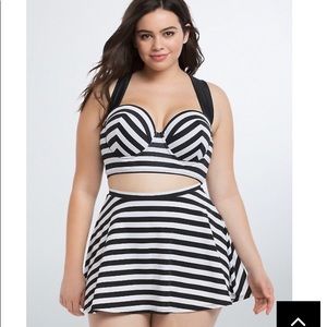 *PLUS SZ**TORRID*STRIPED BOW BACK ✅TOP ONLY✅